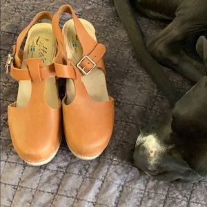 T-strap clogs, wood heel sz 37